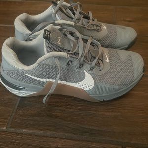 Men’s Nike Metcon 7 size 10.5 grey gum